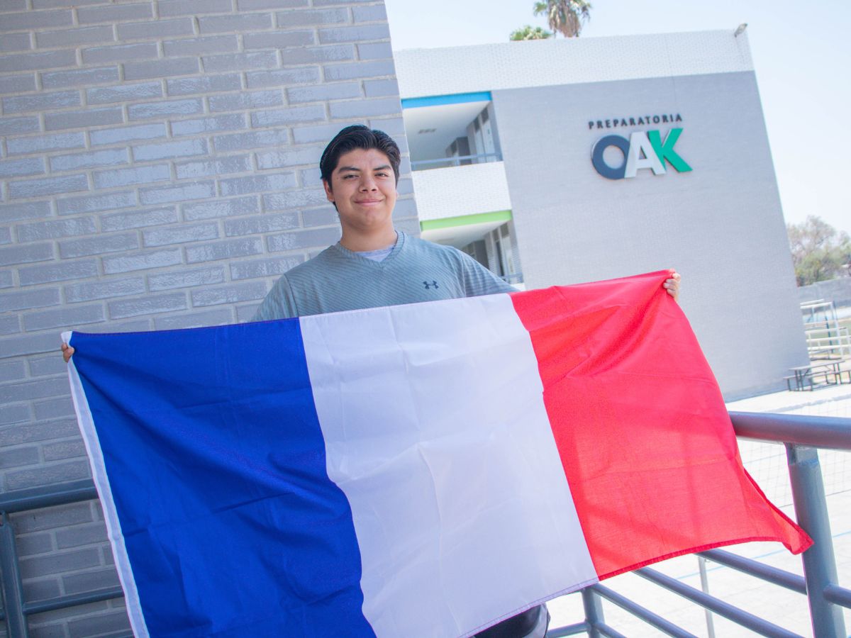 Alumno con bandera francesa